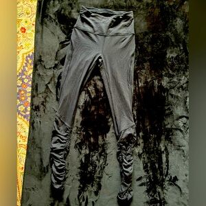 Size 4 Lululemon Leggings with scrunch bottom